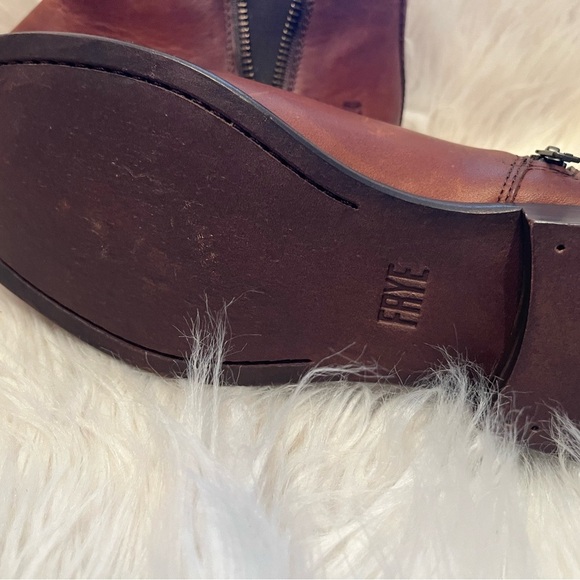 Frye Carly Chelsea Boot in Cognac Size 8 B - Picture 3 of 7